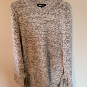 Alice Blue Size Large Sweater in a Taupe/Gray color